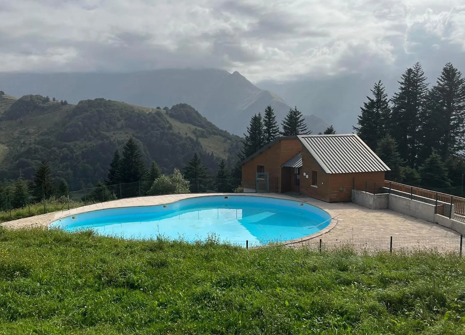 Ustou Guzet Neige, Appartement De 32 M2 Avec Balcon Dans Les Pyrenees Aux Pieds Des Pistes דירה